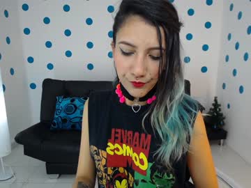 ميا خليفة وامها تتناك من صاحب بنتها في سكس جماعي ساخن