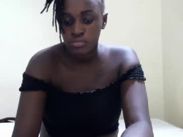 الشقراء الجميلة وطيزها الكبيرة عسل بالقشطة تتناك في سكس رومانسي