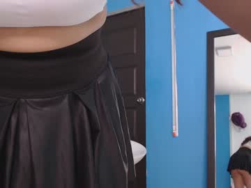 الابن يتجسس علي الام في الحمام وتقبض عليه – قصص سكس امهات