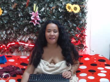 ليلة حمراء مع الميلف افا ادامز تجرب أكبر زب أسمر في حياتها