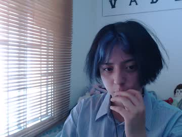 يتجسس علي زوجة اخوه في ملابسها الضيقة وهي تلعب يوجا