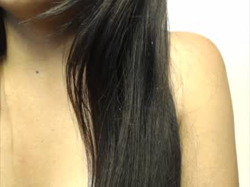 الصديقة الشرموطة تلهي الحارس بالتفتيش الذاتي سكس مترجم