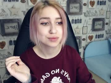 الطالبات العالقات تحت السرير يطلبون المساعدة سكس مترجم