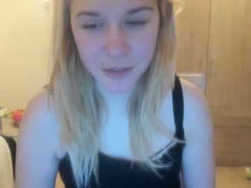 الأخت المنحرفة تزعج الأخ بممارسة اليوجا – سكس مترجم