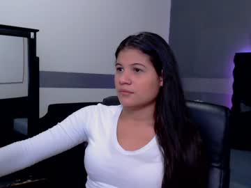 سكس مترجم الزوجة العاهرة تقدم يد المساعدة للزب الواقف دائما