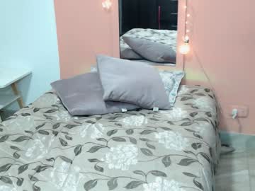 الزوجة الشرموطة تطلب مساعدتي علي ارتداء الملابس الشفافة مترجم